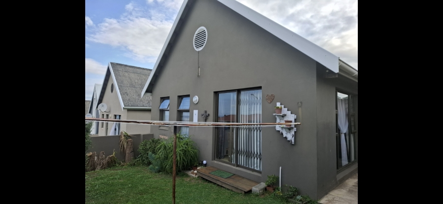 2 Bedroom Property for Sale in Sunnyridge Eastern Cape
